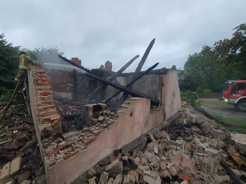 Nocny pożar domu w Sulikowie. Budynek spłonął doszczętnie