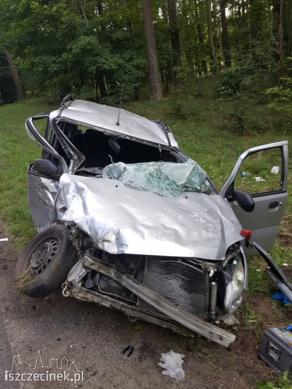 Zderzenie dwóch samochodów. 5 osób zabranych do szpitala [ZDJĘCIA]