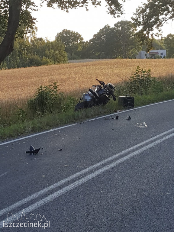 Wypadek koło Radacza. Zderzenie motocykla z motorowerem. Trzy osoby ranne [ZDJĘCIA]