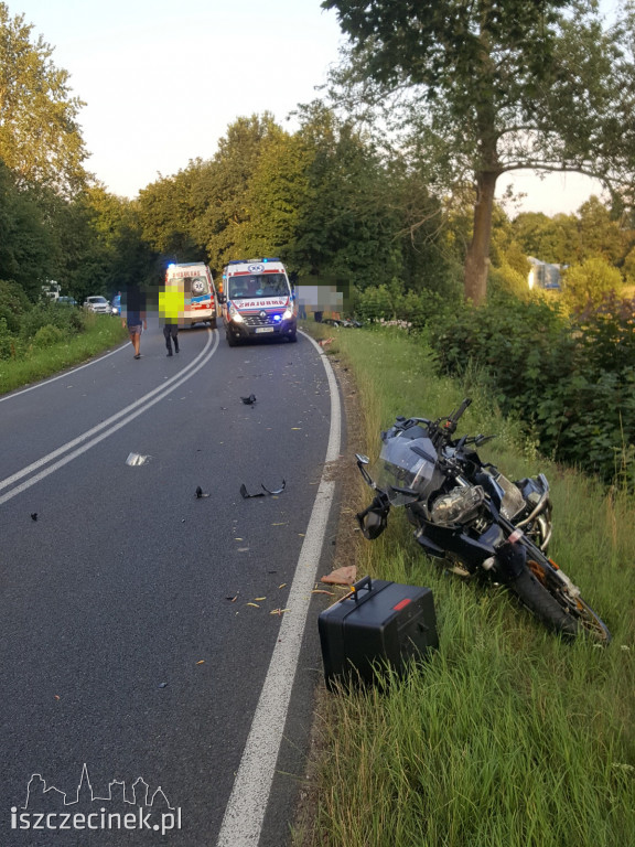 Wypadek koło Radacza. Zderzenie motocykla z motorowerem. Trzy osoby ranne [ZDJĘCIA]