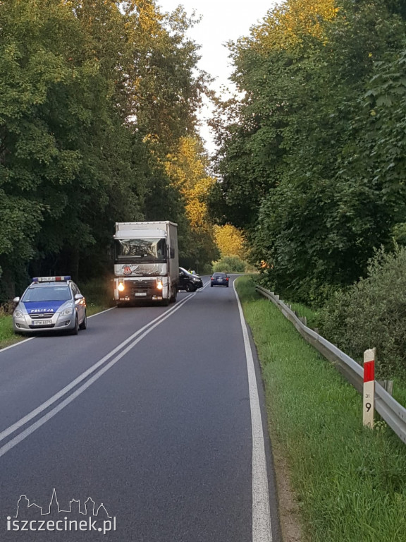 Wypadek koło Radacza. Zderzenie motocykla z motorowerem. Trzy osoby ranne [ZDJĘCIA]
