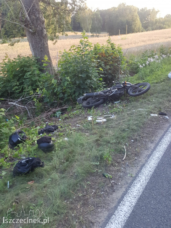 Wypadek koło Radacza. Zderzenie motocykla z motorowerem. Trzy osoby ranne [ZDJĘCIA]