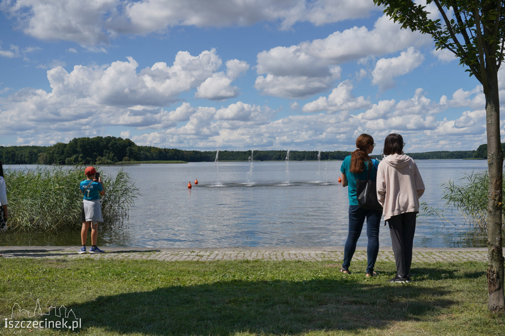 Pływające fontanny na Trzesiecku
