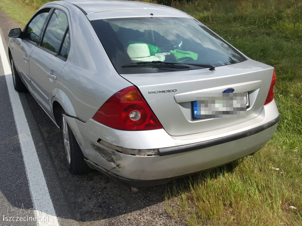 Kierowca ciężarówki nie wyhamował. Trzy samochody uszkodzone