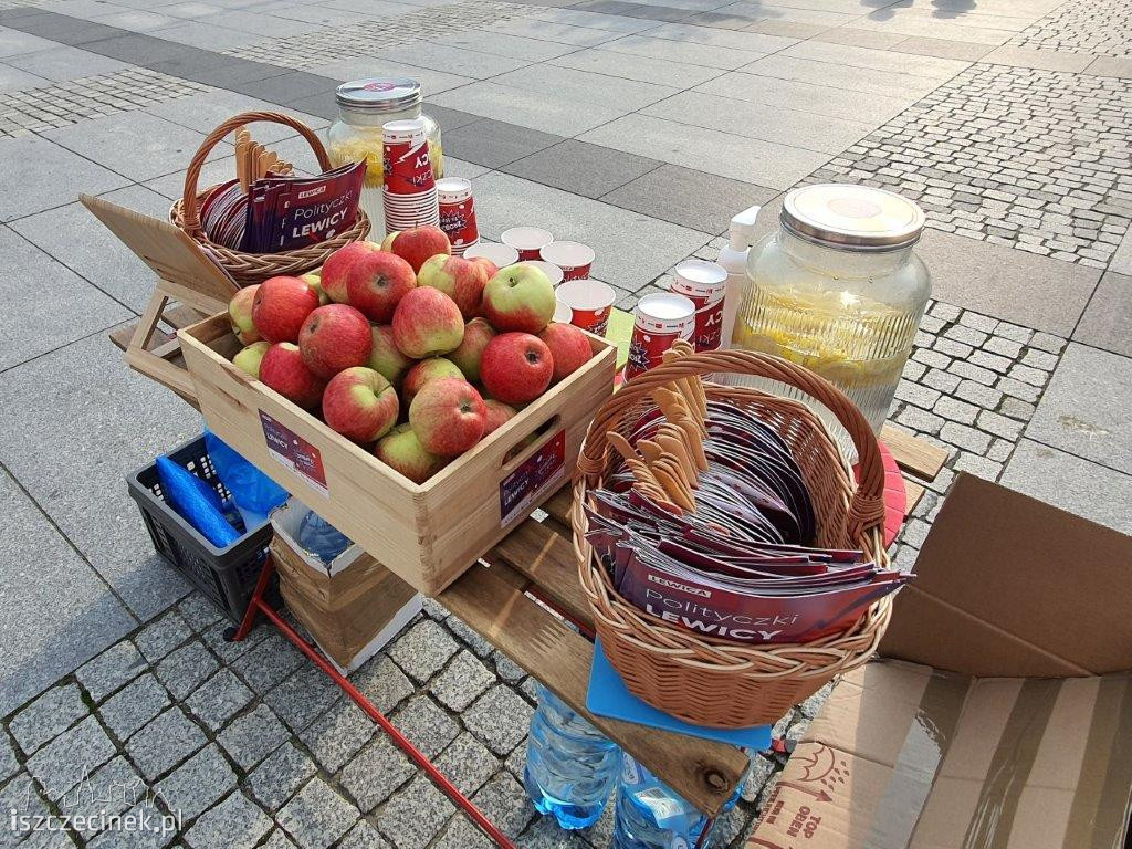 Polityczki i gościnie. Lewica na Placu Wolności w Szczecinku