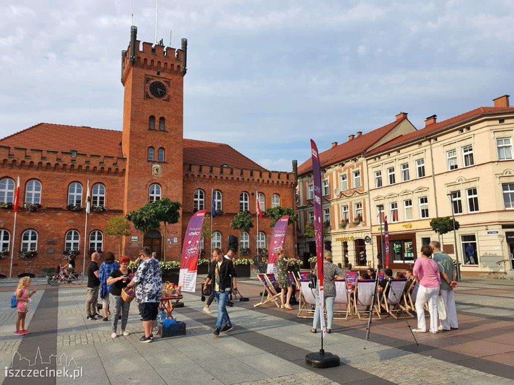 Polityczki i gościnie. Lewica na Placu Wolności w Szczecinku