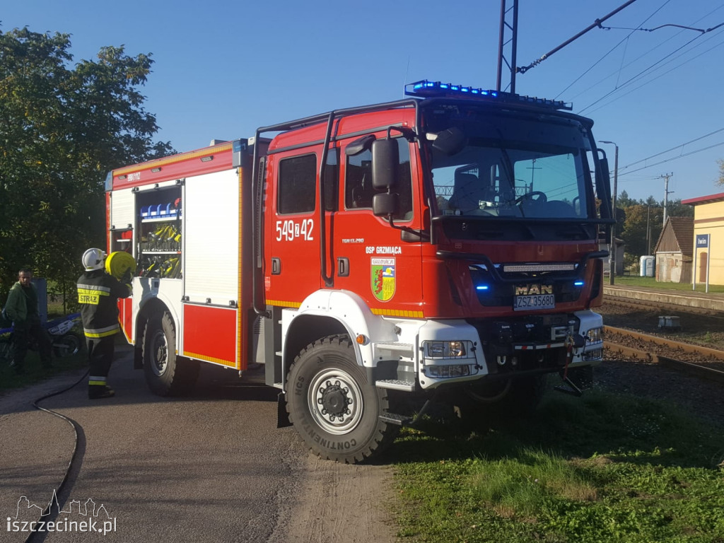 Pożar samochodu osobowego w gminie Grzmiąca. Pojazd spłonął doszczętnie.