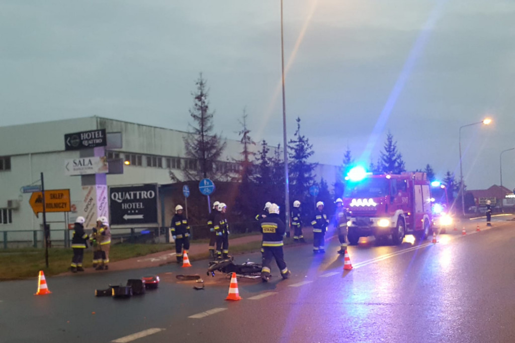 Wypadek na ulicy Pilskiej. Zderzenie motocykla z samochodem osobowym
