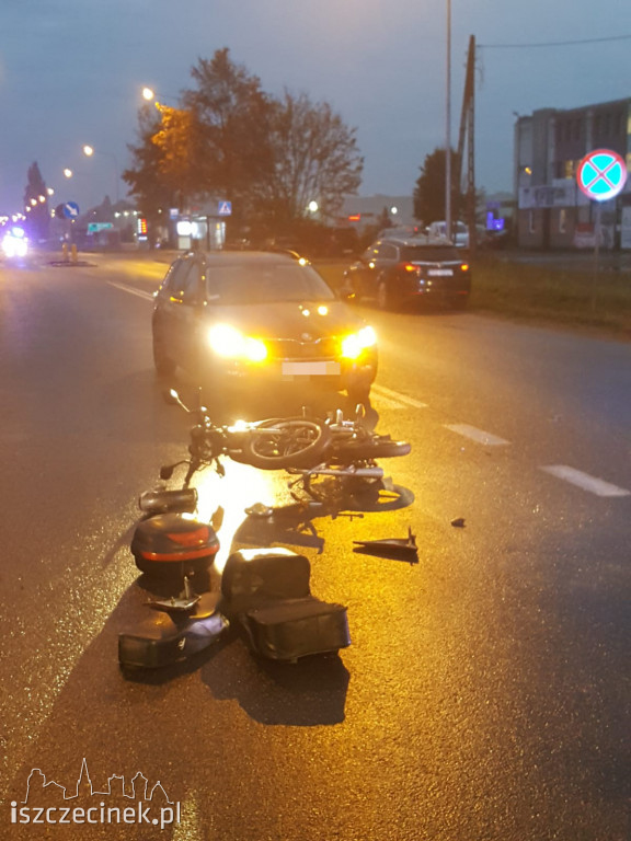 Wypadek na ulicy Pilskiej. Zderzenie motocykla z samochodem osobowym