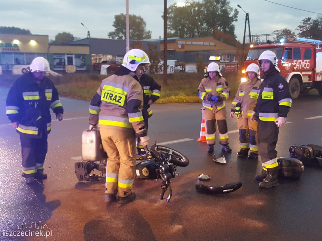 Wypadek na ulicy Pilskiej. Zderzenie motocykla z samochodem osobowym