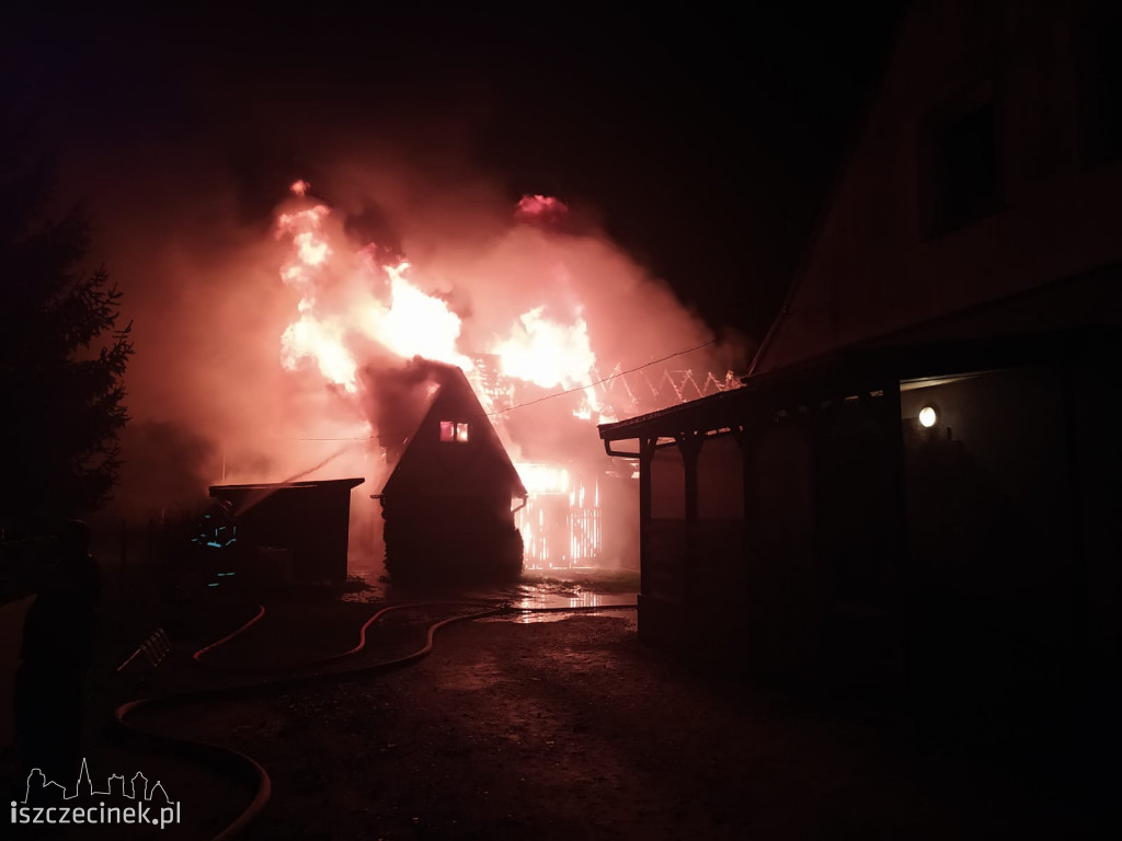 Potężny pożar w gminie Grzmiąca. Trwa walka z żywiołem [WIDEO, ZDJĘCIA]