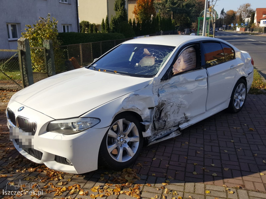 Zderzenie BMW z radiowozem jadącym na sygnałach ZDJĘCIA