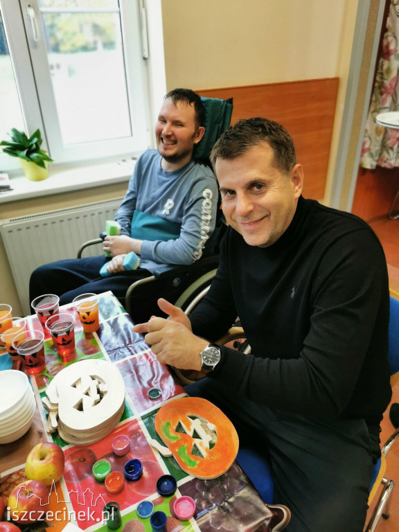 Skazani z ZK w Czarnem urozmaicają zajęcia podopiecznym SM w Borne Sulinowie