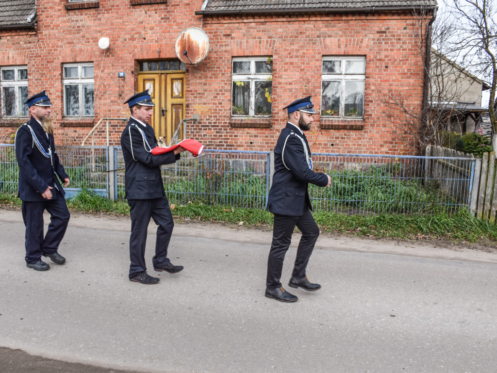 Patriotycznie w Grabowie. Uroczyście podniesiono flagę na nowy maszt