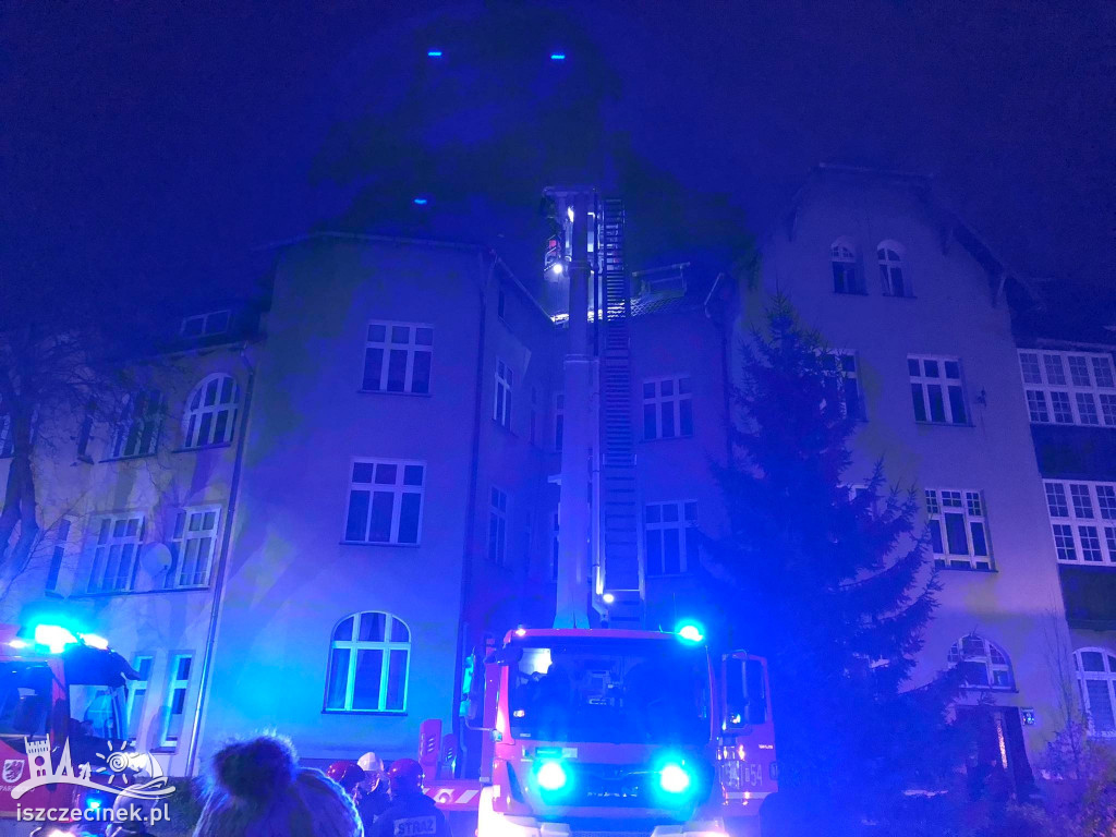 Pożar kamienicy w Szczecinku ZDJĘCIA