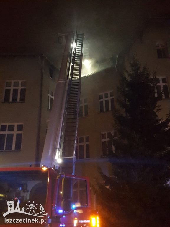 Pożar kamienicy w Szczecinku ZDJĘCIA
