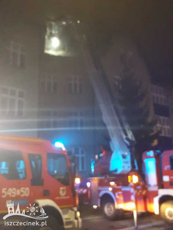 Pożar kamienicy w Szczecinku ZDJĘCIA