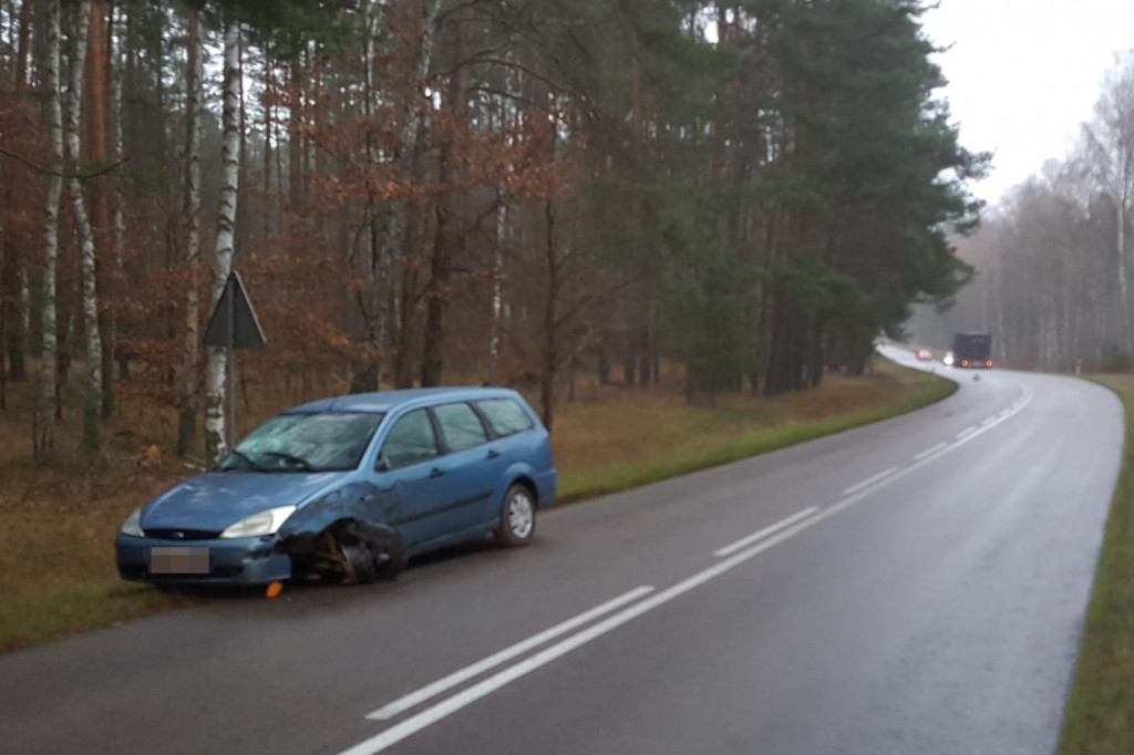 Osobówka otarła się o ciężarówkę. Niebezpiecznie pod Barwicami