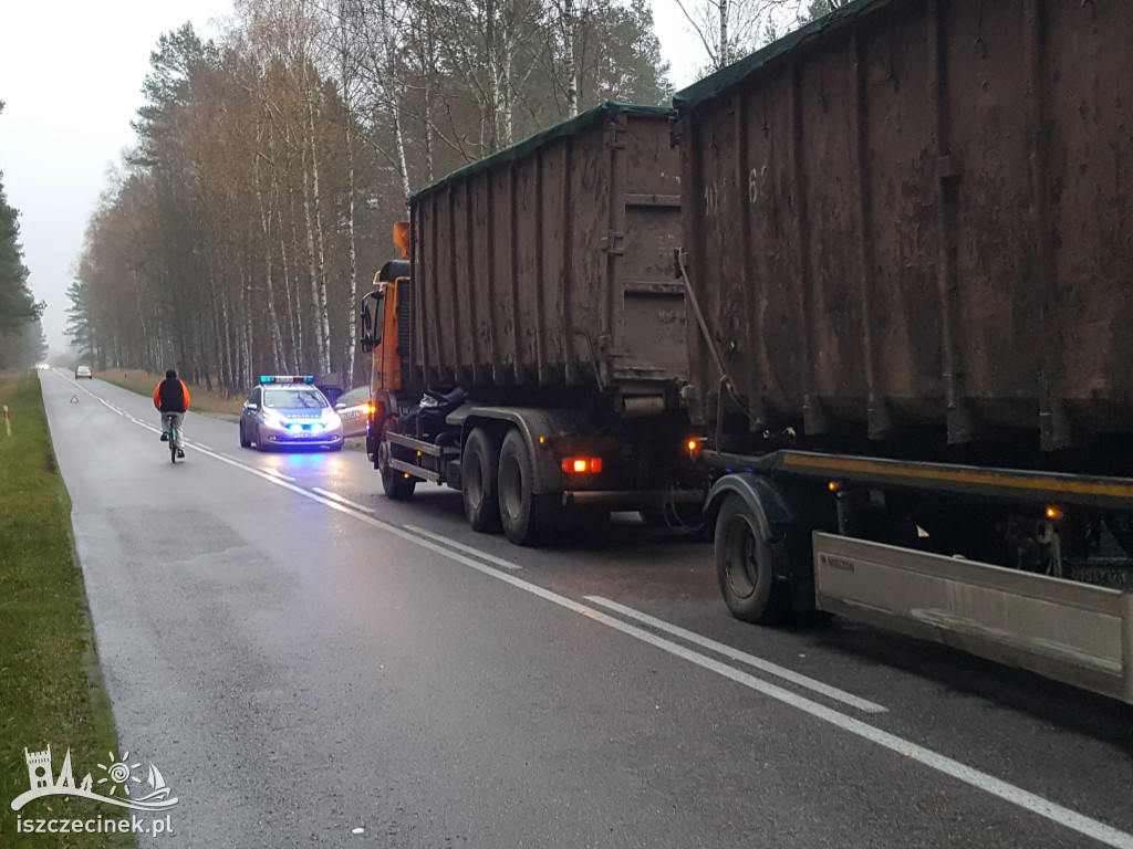 Osobówka otarła się o ciężarówkę. Niebezpiecznie pod Barwicami