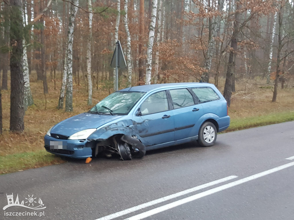 Osobówka otarła się o ciężarówkę. Niebezpiecznie pod Barwicami