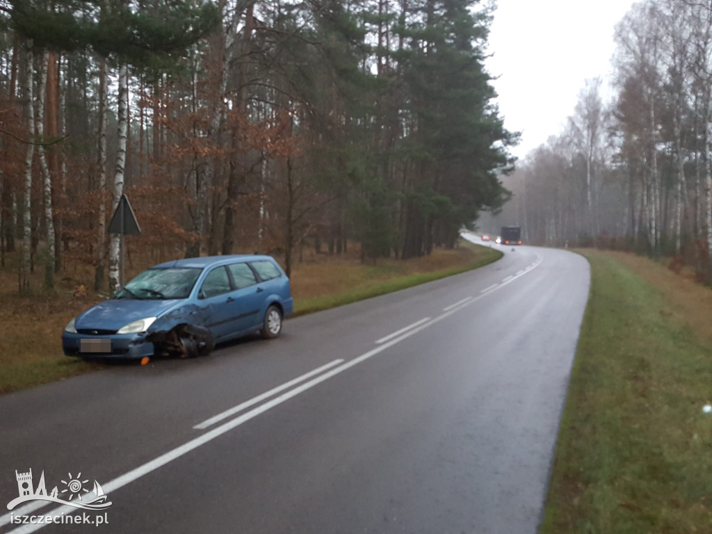 Osobówka otarła się o ciężarówkę. Niebezpiecznie pod Barwicami