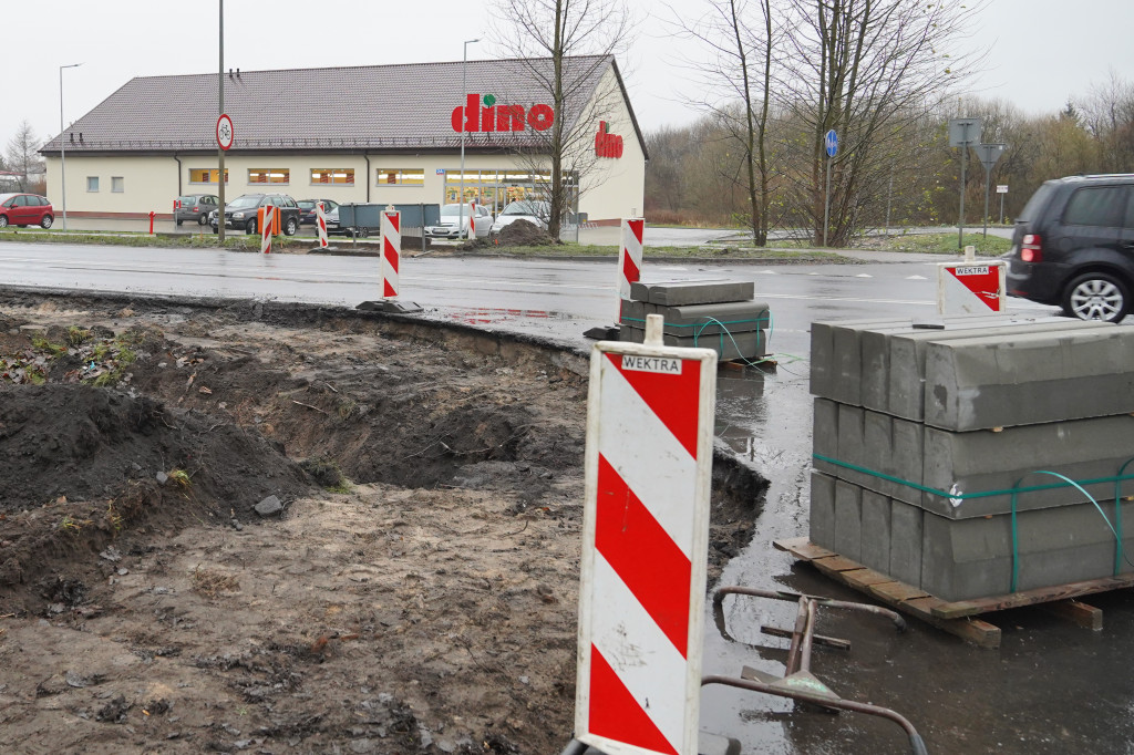 Do Dino i Biedronki po bezpiecznym przejściu. Ruszyła budowa