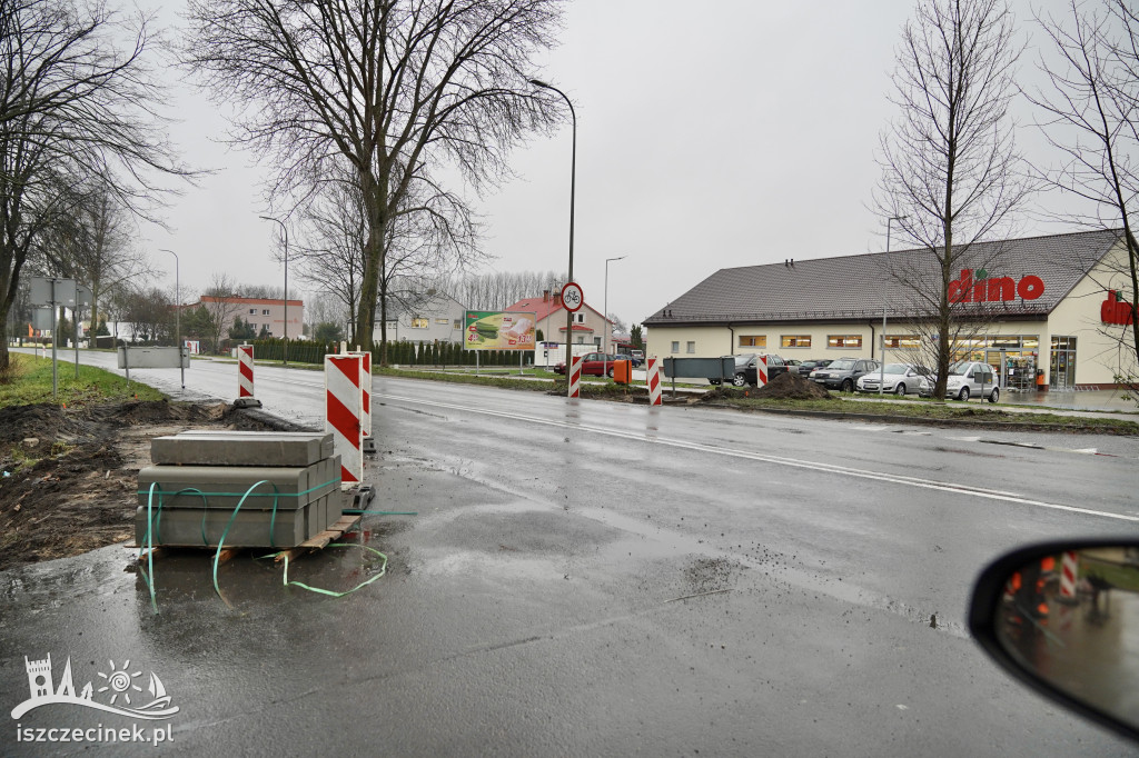 Do Dino i Biedronki po bezpiecznym przejściu. Ruszyła budowa