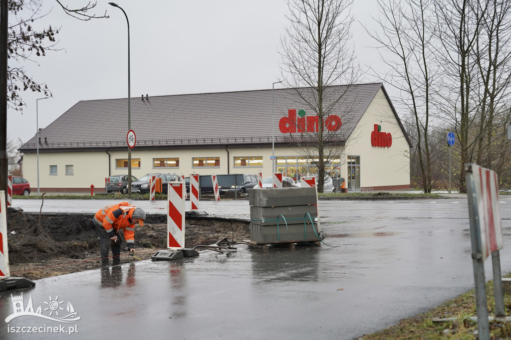 Do Dino i Biedronki po bezpiecznym przejściu. Ruszyła budowa