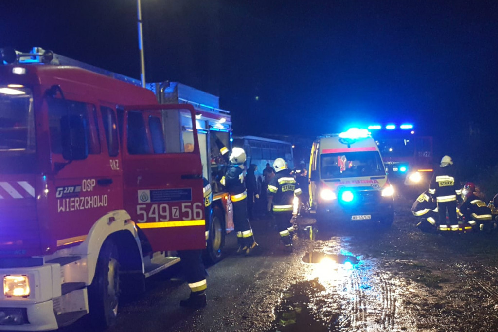 Wypadek autobusu. Są osoby poszkodowane