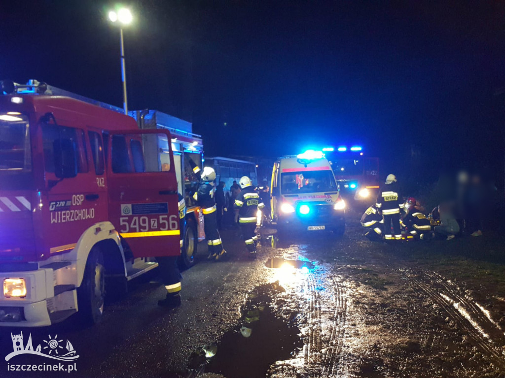 Wypadek autobusu. Są osoby poszkodowane