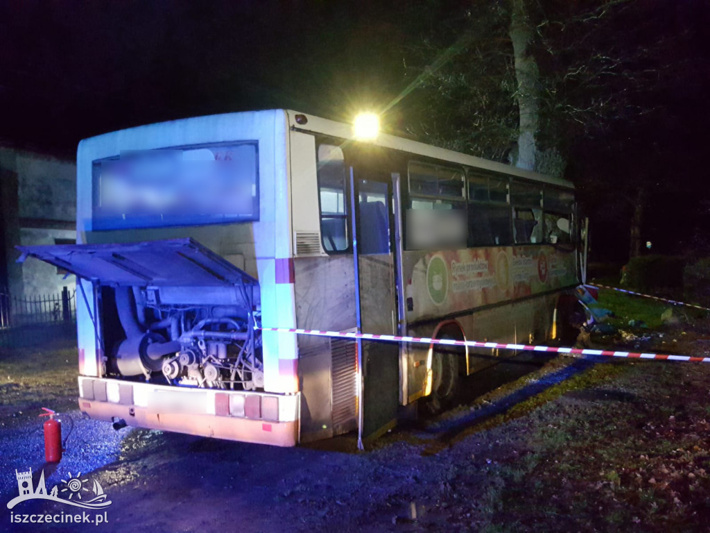 Wypadek autobusu. Są osoby poszkodowane