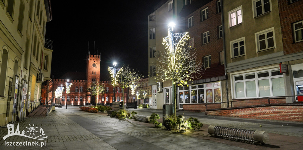 Szczecinek stroi się na święta. Miasto zawiesza już ozdoby