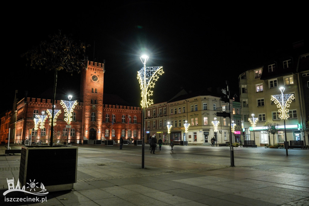 Szczecinek stroi się na święta. Miasto zawiesza już ozdoby