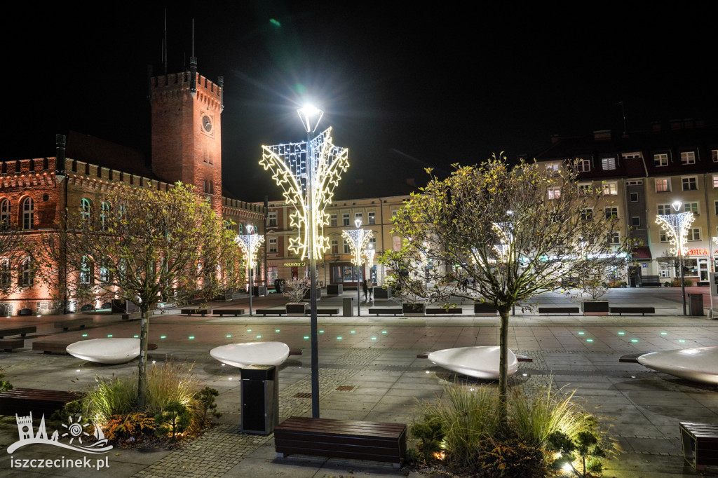 Szczecinek stroi się na święta. Miasto zawiesza już ozdoby