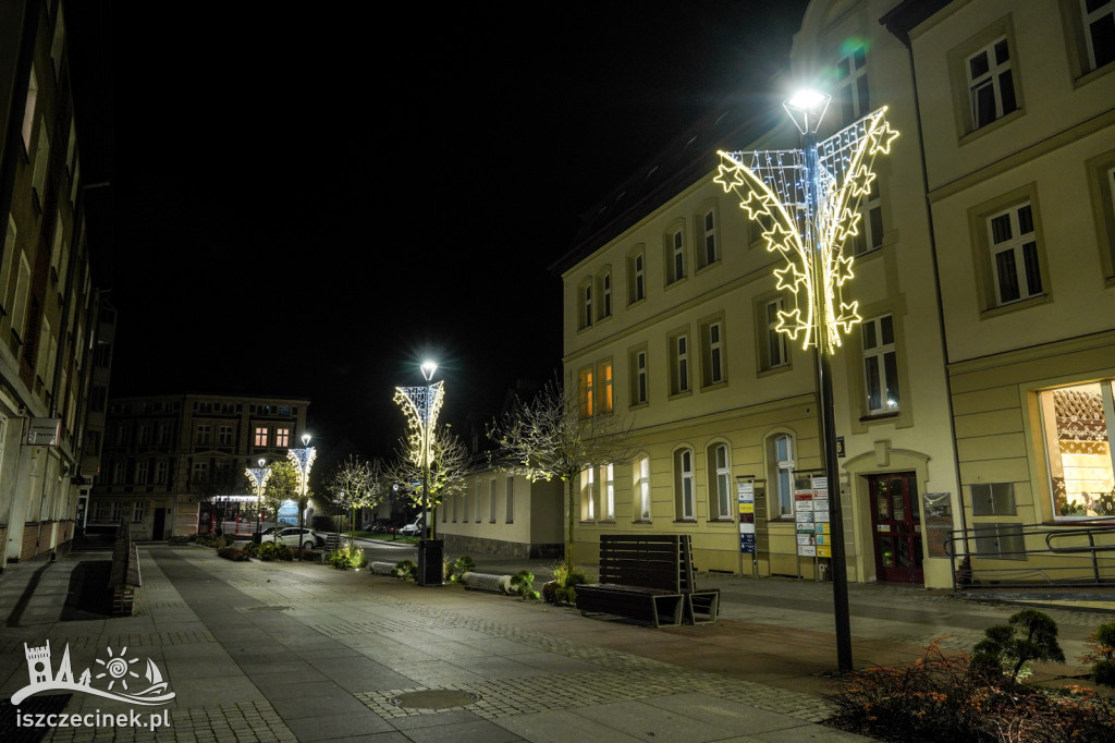 Szczecinek stroi się na święta. Miasto zawiesza już ozdoby