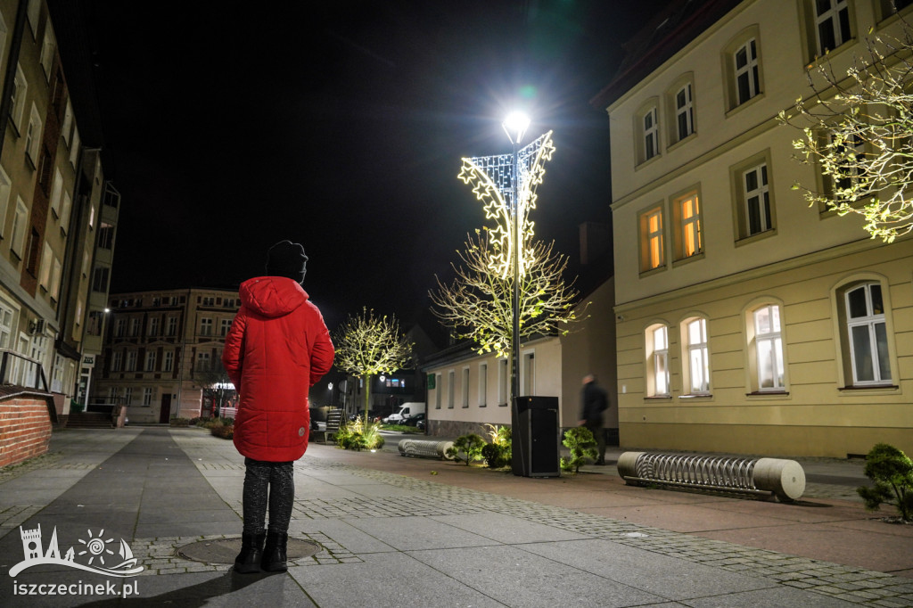 Szczecinek stroi się na święta. Miasto zawiesza już ozdoby