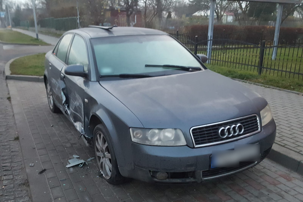 Uderzył w zaparkowany samochód. Kolizja na Szczecińskie