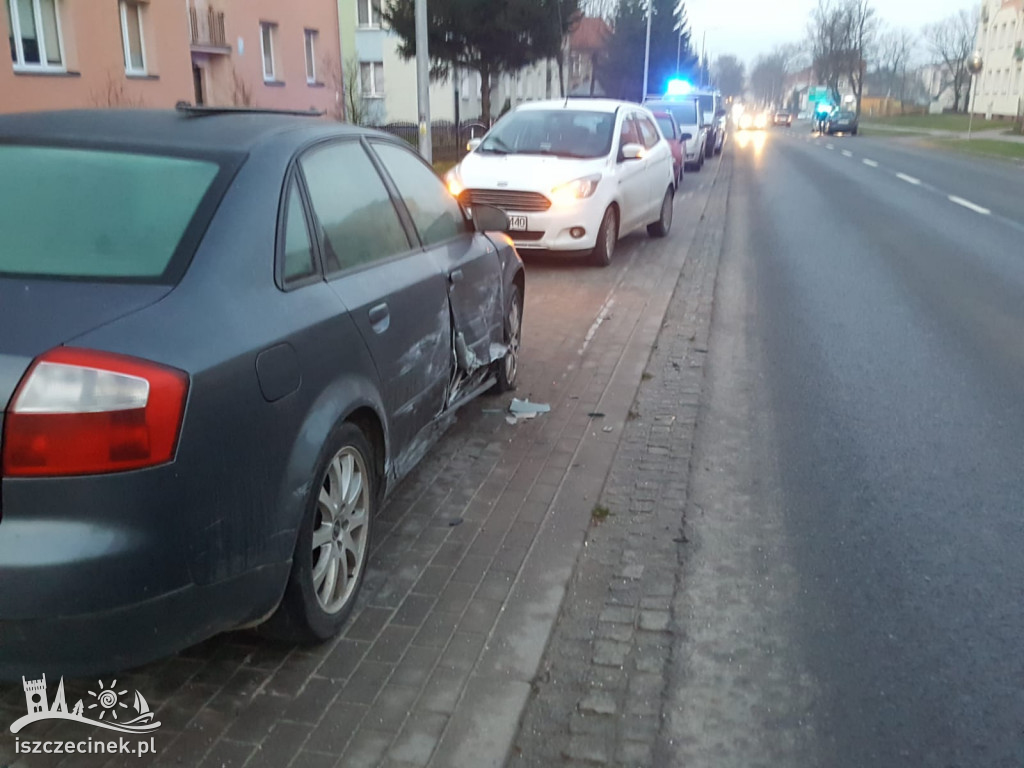 Uderzył w zaparkowany samochód. Kolizja na Szczecińskie