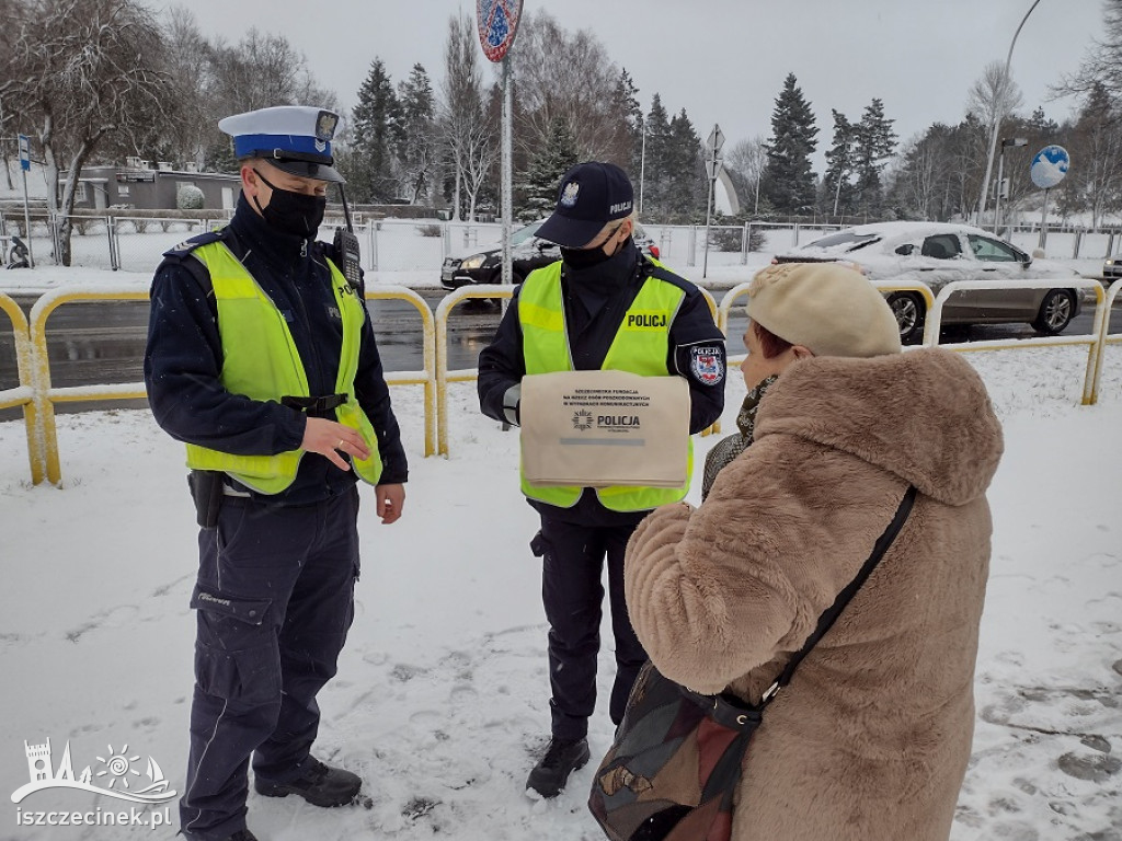 Bądź widoczny - policjanci dbają o bezpieczeństwo pieszych!