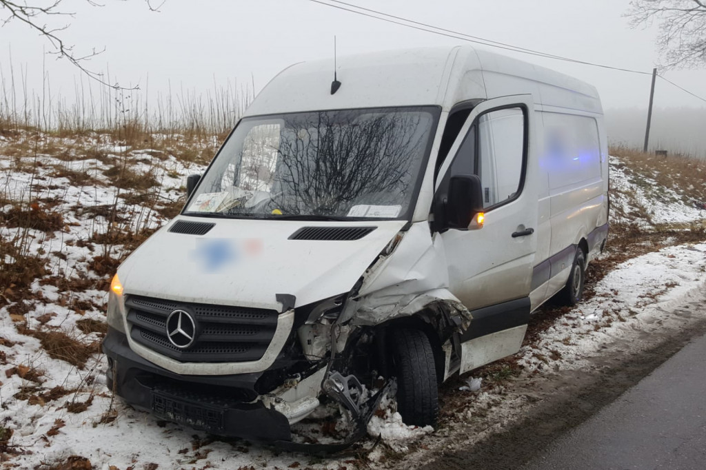 Zderzenie busa z osobówką pod Radaczem