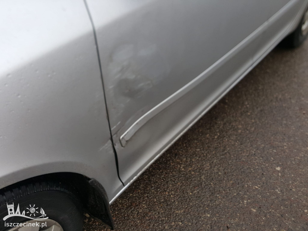 Zderzenie mercedesa z bmw na skrzyżowaniu