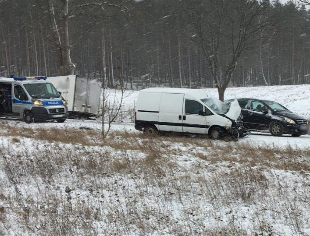 Zderzenie dwóch samochodów pod Parsęckiem