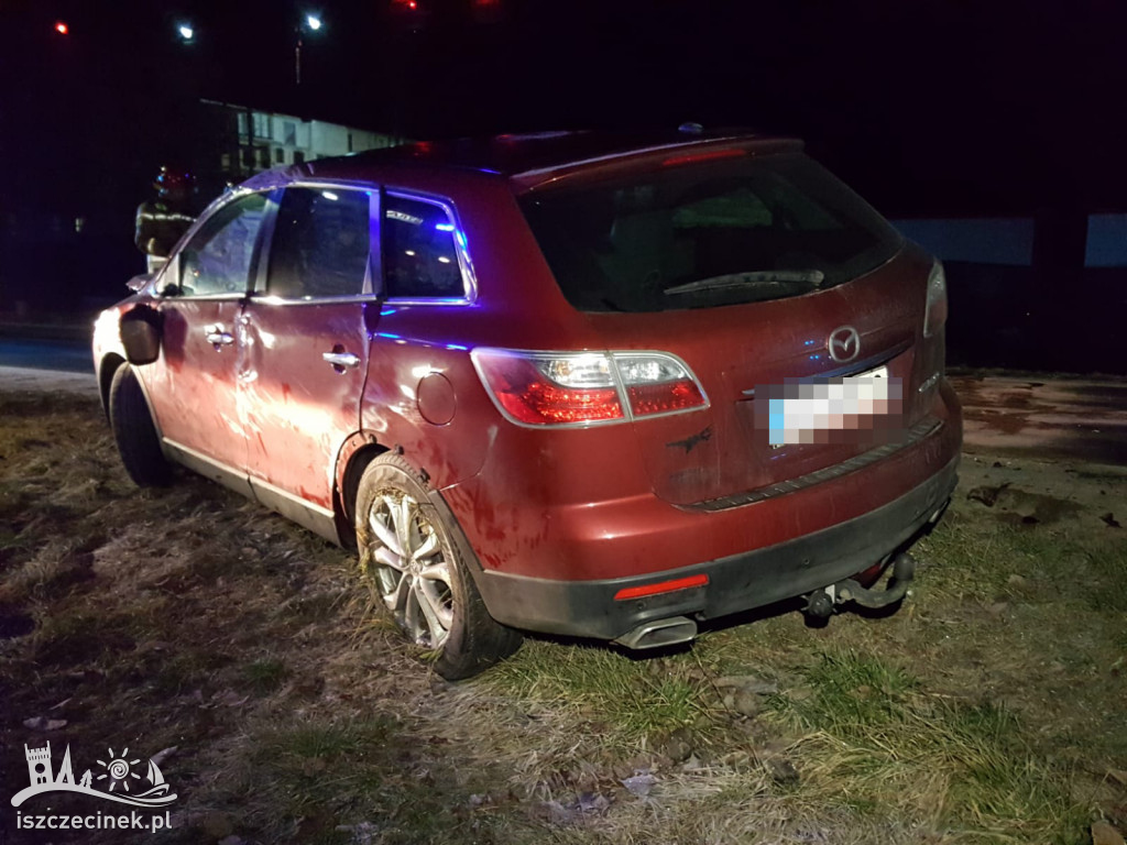 Pijany kierowca pędził ulicami Szczecinka. Zakończył na dachu
