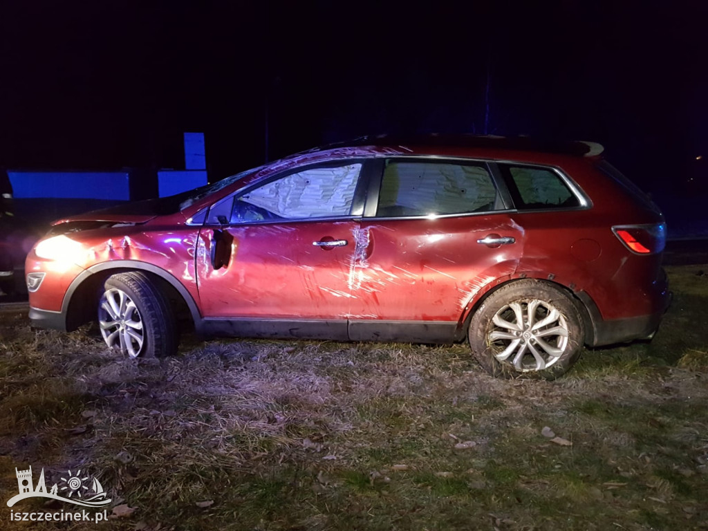 Pijany kierowca pędził ulicami Szczecinka. Zakończył na dachu
