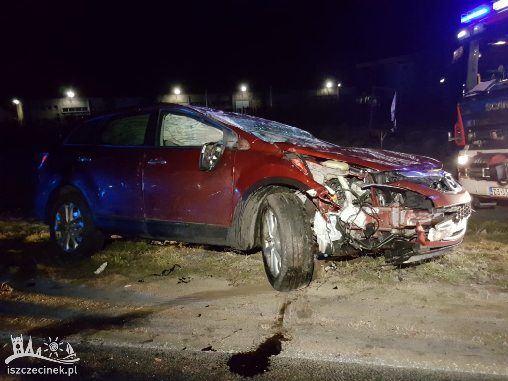 Pijany kierowca pędził ulicami Szczecinka. Zakończył na dachu