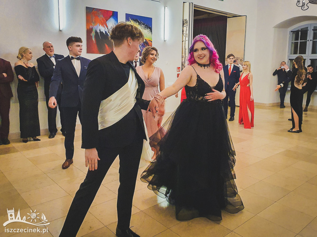 Kameralnie i elegancko – studniówka STO