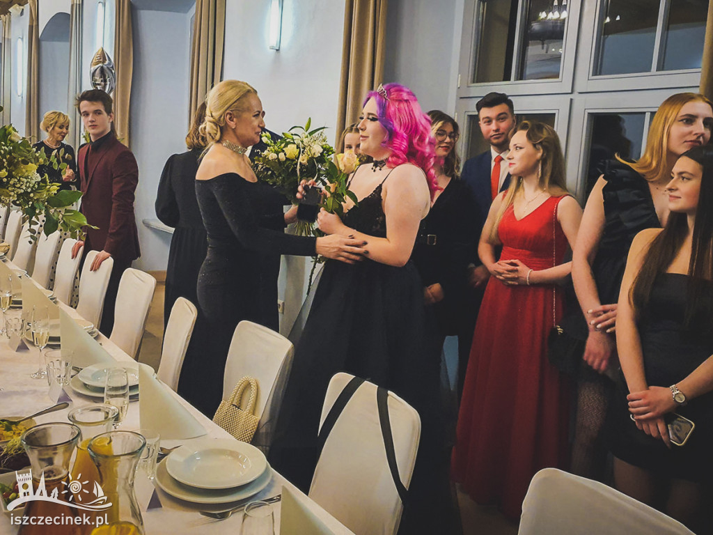 Kameralnie i elegancko – studniówka STO