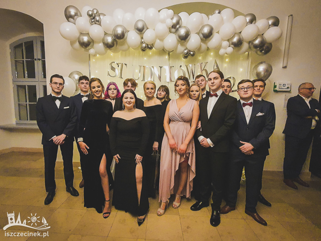 Kameralnie i elegancko – studniówka STO
