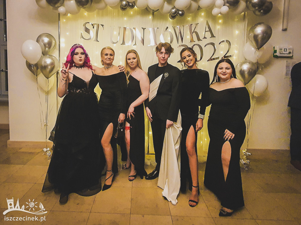 Kameralnie i elegancko – studniówka STO