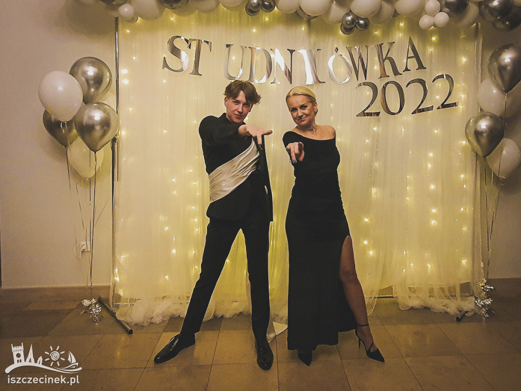 Kameralnie i elegancko – studniówka STO